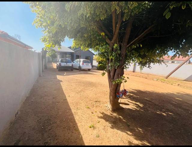 2 BEDROOM HOUSE FOR SALE IN MABOPANE UNIT S